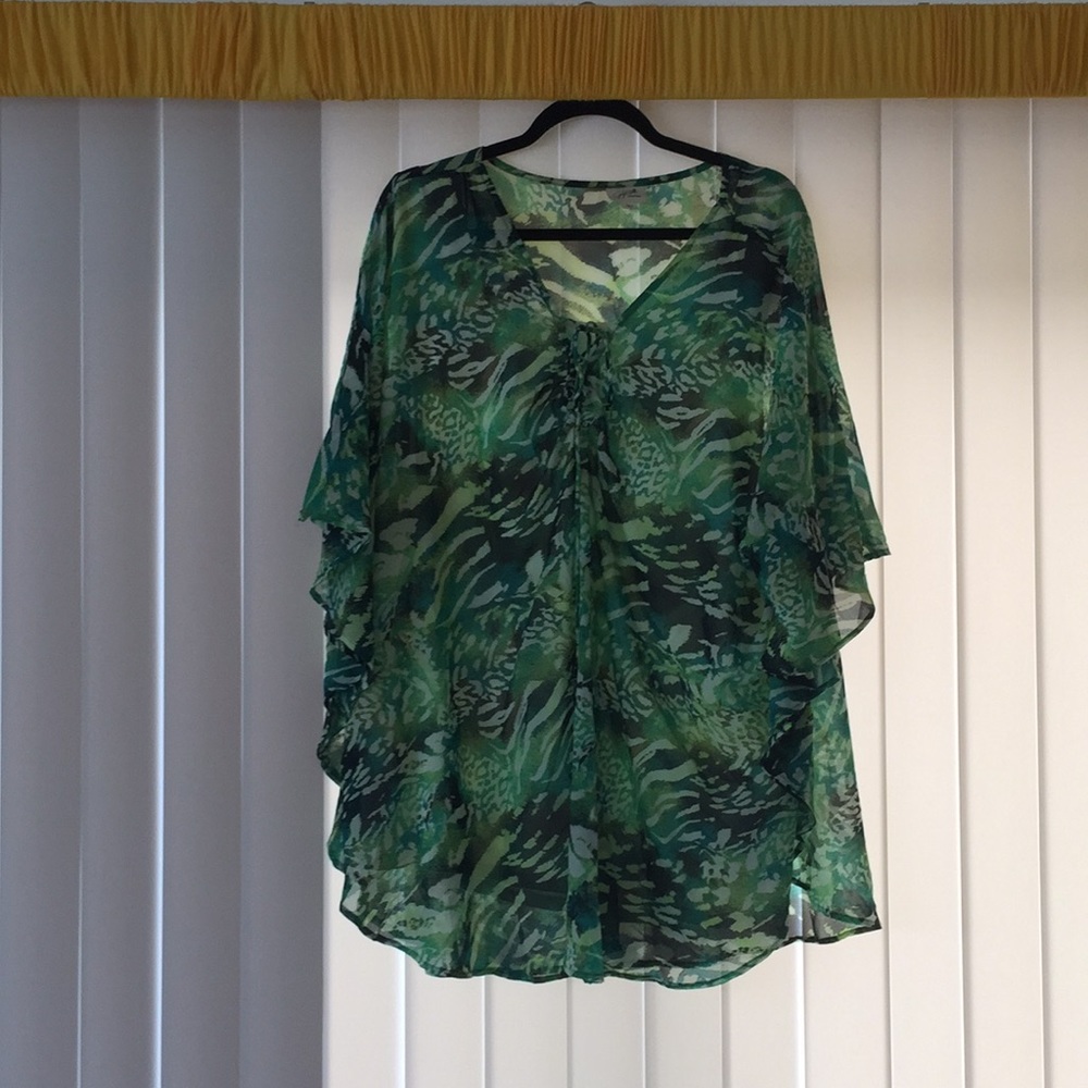 Beautiful multicolored Jaclyn Smith blouse